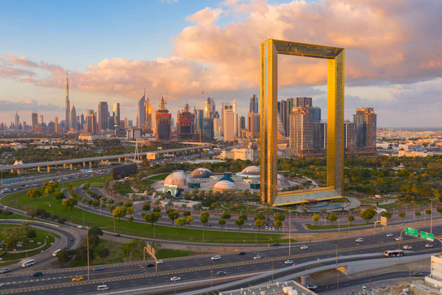 قاب عکس دبی (مرز گذشته و آینده دبی)